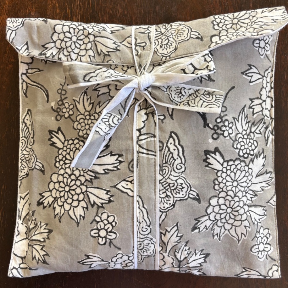 WILD EAST IMPORTS CLASSIC WOMEN'S PAJAMAS SET - O/S - NWOT